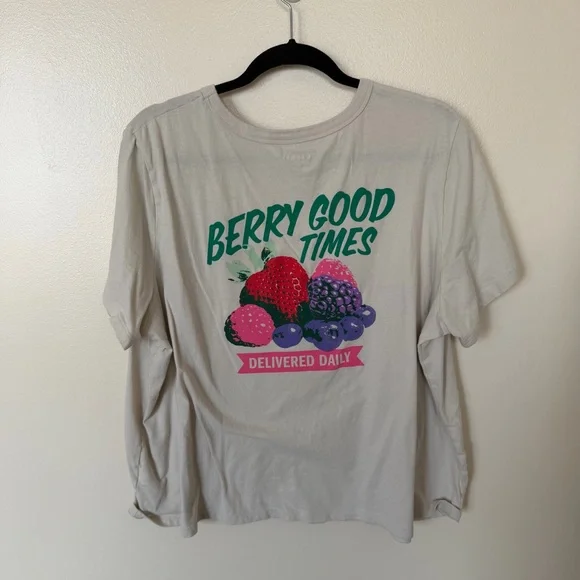 OLD NAVY Everywear Berry Good Times Graphic Tee - Picture 1 of 4